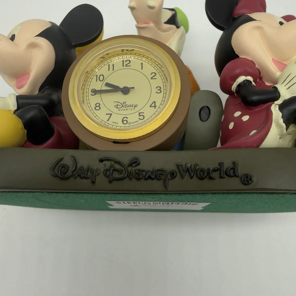 Walt Disney World Parks Clock Quartz Mickey Mouse & Gang LTD Edition Mantel 5x4‎